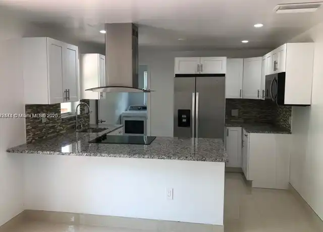 Property at 1121 SW 24th Ave Unit 2, Fort Lauderdale, FL, 33312, 2 beds, 1 bath, [object Object]