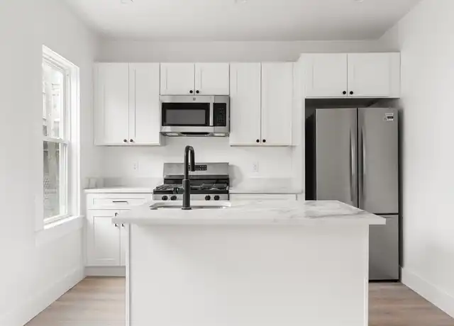 Property at 467 E 3rd St Unit 3, South Boston, MA, 02127, 2 beds, 1 bath, [object Object]