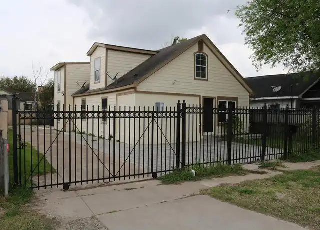 Property at 911 Wooding St, Houston, TX, 77011, 3 beds, 2 baths, [object Object]