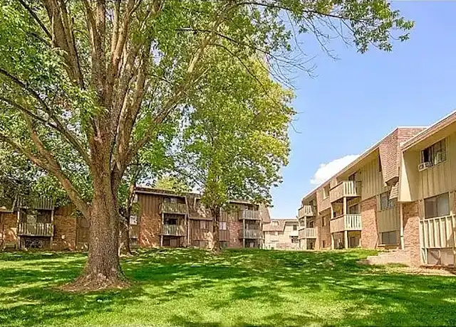 Property at Knollwood Apartments - 4700 N Highland Ave, Kansas City, MO, 64118, 2 beds, 1-2 bath, [object Object]
