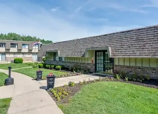 Property at Knollwood Apartments - 4700 N Highland Ave, Kansas City, MO, 64118, 1-3 bed, 1-3.5 bath, [object Object]