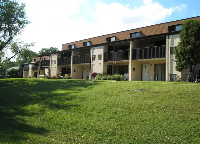Property at Devon Park Apartments - 30 N Waterloo Rd, Devon, PA, 19333, 1-2 bed, 1-2 bath, [object Object]