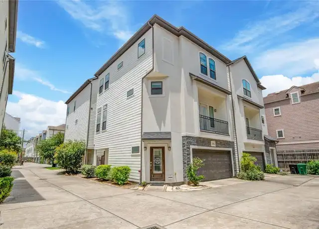 Property at 950 W 24th St, Houston, TX, 77008, 3 beds, 3.5 baths, [object Object]