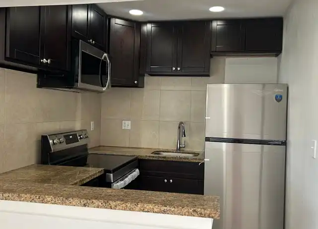 Property at 2121 NE 168th St #8, North Miami Beach, FL, 33162, 2 beds, 1 bath, [object Object]