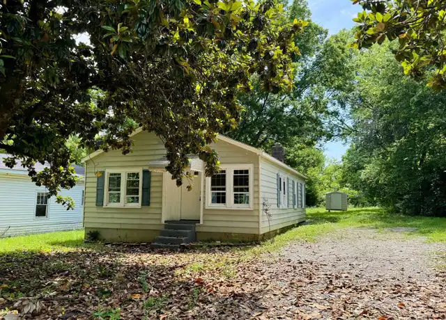 Property at 512 Trade St, Florence, AL, 35630, 2 beds, 1 bath, [object Object]