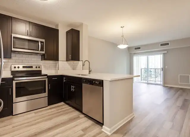 Property at AMLI at Seven Bridges - 6466 Double Eagle Dr, Woodridge, IL, 60517, 1-2 bed, 1-2 bath, [object Object]