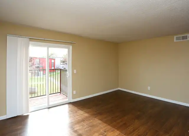 Property at 451 Tinker Diagonal St Unit 205, Oklahoma City, OK, 73129, 1 bed, 1 bath, [object Object]