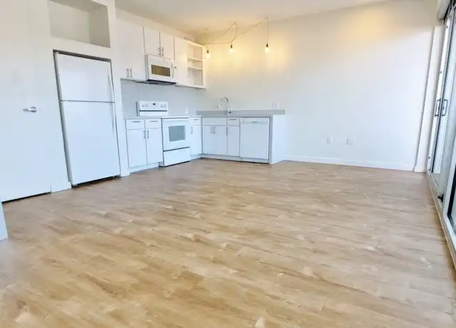 Property at 1719 Walnut St Unit 406, Kansas City, MO, 64108, 1 bed, 1 bath, [object Object]