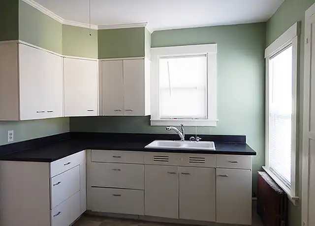 Property at 221 Pine St Apt 2, Bangor, ME, 04401, 3 beds, 1 bath, [object Object]