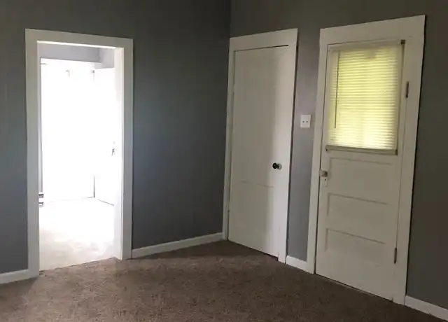 Property at 109 S 12th St unit Apt. E, Herrin, IL, 1 bed, 1 bath, [object Object]