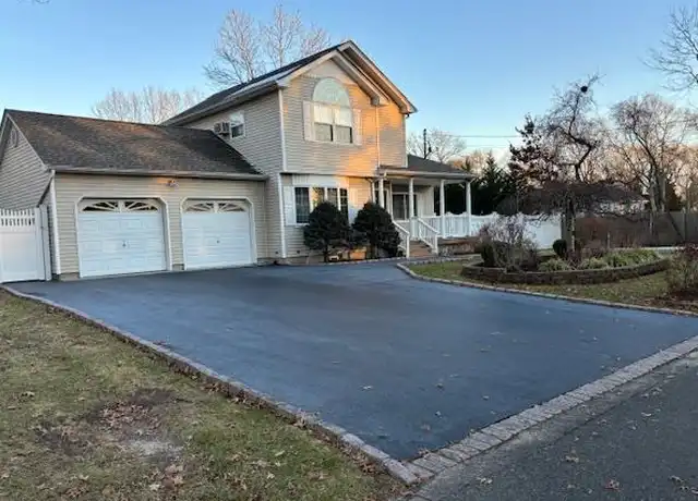 Property at 35 Williams Ave, Holtsville, NY, 11742, 5 beds, 2 baths, [object Object]