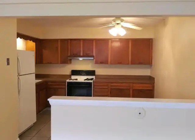 Property at 3432 Harrison Ave Unit 3436-10, Rockford, IL, 61108, 2 beds, 1 bath, [object Object]