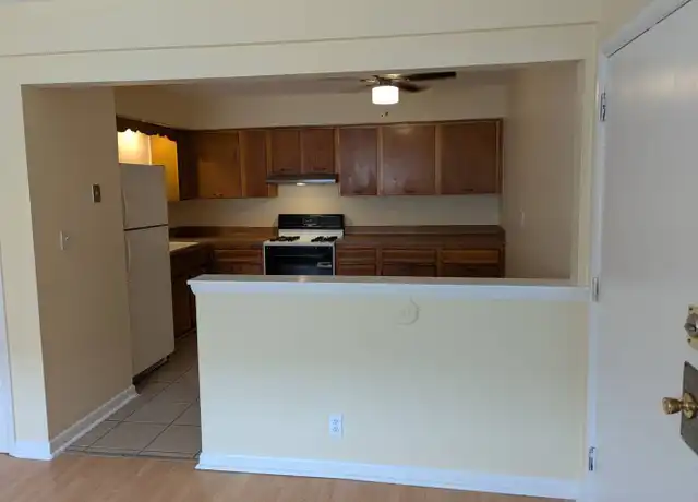 Property at 3432 Harrison Ave Unit 3436-10, Rockford, IL, 61108, 2 beds, 1 bath, [object Object]