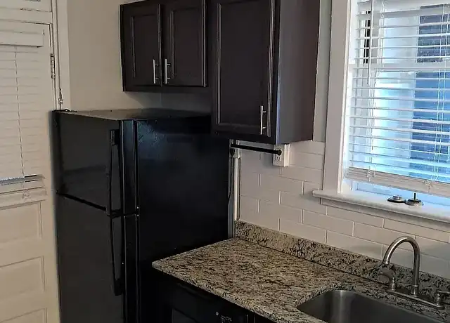 Property at 2111 Eastern Parkway - 2111 Eastern Pkwy, Louisville, KY, 40204, 1 bed, 1 bath, [object Object]