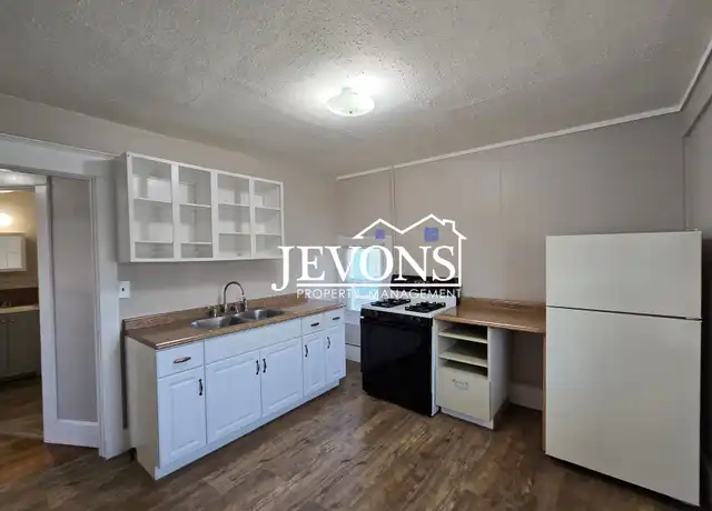 Property at 402 S 7th Ave, Yakima, WA, 98902, 1 bed, 1 bath, [object Object]