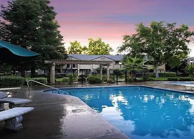 Photo of 100 Fowler Ave, Clovis, CA 93611
