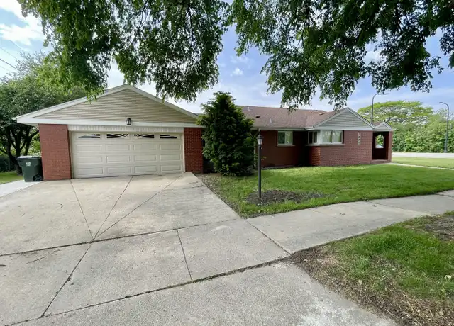 Property at 7075 N Cicero Ave, Lincolnwood, IL, 60712, 3 beds, 2 baths, [object Object]