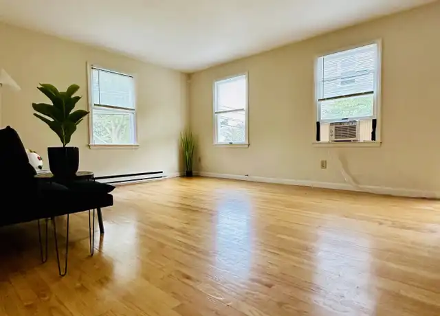 Property at 95 Brandegee Ave, Groton, CT, 06340, 2 beds, 1 bath, [object Object]