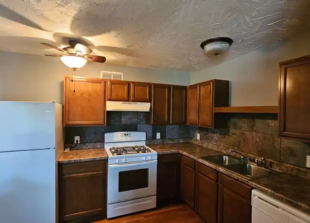 Property at 620 S 35th St Unit 7, Omaha, NE, 68105, 1 bed, 1 bath, [object Object]