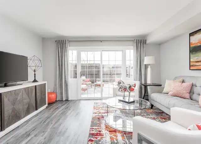 Property at Jamestown at St. Matthews Apartments - 902 Markham Ln, Louisville, KY, 40207, 1-3 bed, 1-2 bath, [object Object]