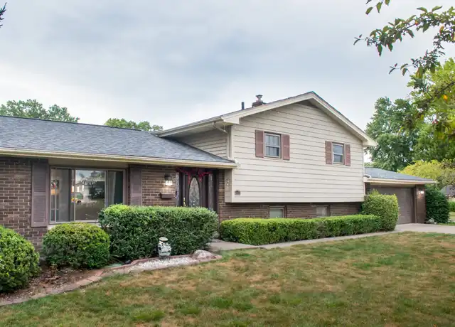 Property at 24420 S Oxford Oval, North Olmsted, OH, 44070, 3 beds, 1.5 baths, [object Object]