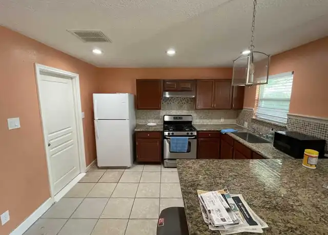 Property at 8814 Shadow Crest St, Houston, TX, 77074, 1 bed, 1 bath, [object Object]