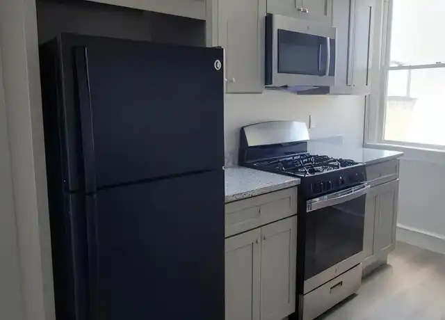 Property at 321 Belmont St, Fall River, MA, 02720, 3 beds, 1 bath, [object Object]