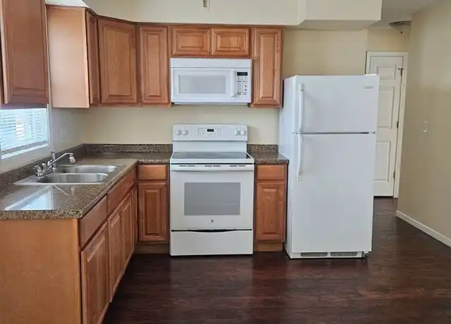 Property at 1904 Auburn St Unit 1904-6, Rockford, IL, 61103, 2 beds, 1 bath, [object Object]