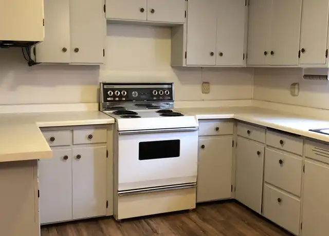 Property at 207 W Merrill Ave Unit 1/2, Tomahawk, WI, 54487, 2 beds, 1 bath, [object Object]