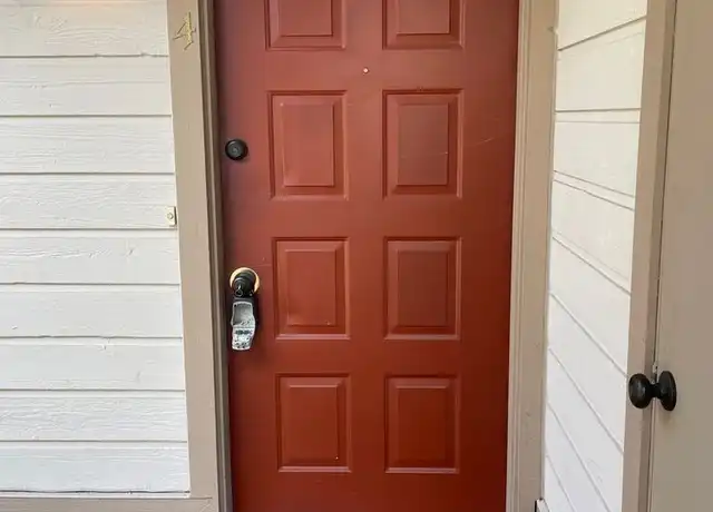 Property at 10133 NE 137th Pl Unit 4, Kirkland, WA, 98034, 1 bed, 1 bath, [object Object]