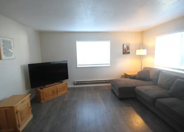 Property at 759 NE Revere Ave, Bend, OR, 97701, 2 beds, 1 bath, [object Object]