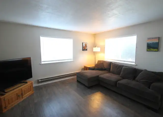 Property at 759 NE Revere Ave, Bend, OR, 97701, 2 beds, 1 bath, [object Object]