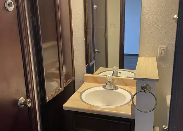 Property at 202 Quincy St NE Unit 5, Albuquerque, NM, 87108, 1 bed, 1 bath, [object Object]