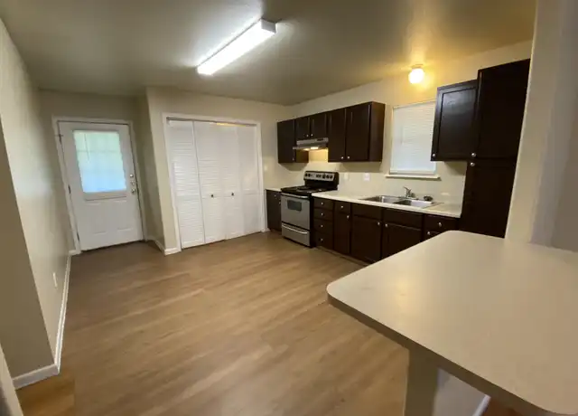 Property at 605 Commerce St, Jourdanton, TX, 78026, 2 beds, 1 bath, [object Object]