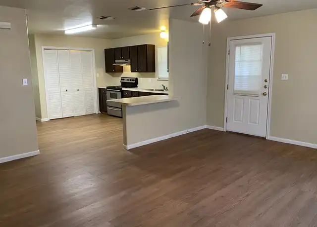 Property at 605 Commerce St, Jourdanton, TX, 78026, 2 beds, 1 bath, [object Object]
