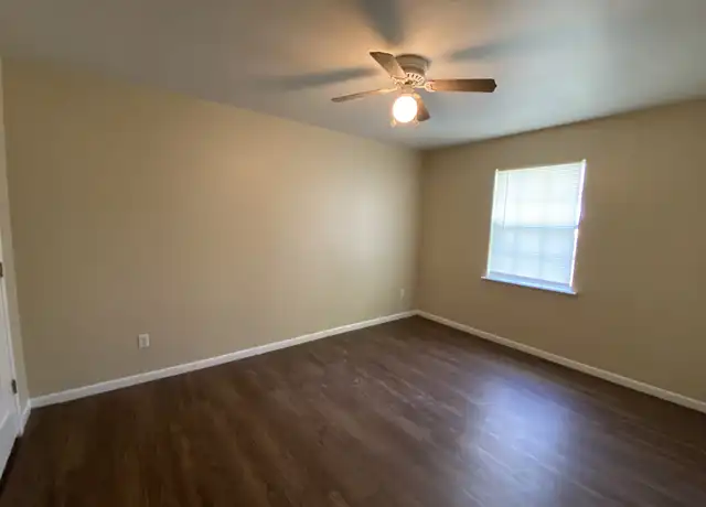 Property at 605 Commerce St, Jourdanton, TX, 78026, 2 beds, 1 bath, [object Object]