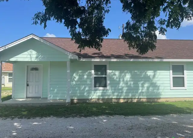 Property at 661 W Austin St Unit M, Luling, TX, 78648, 3 beds, 2 baths, [object Object]