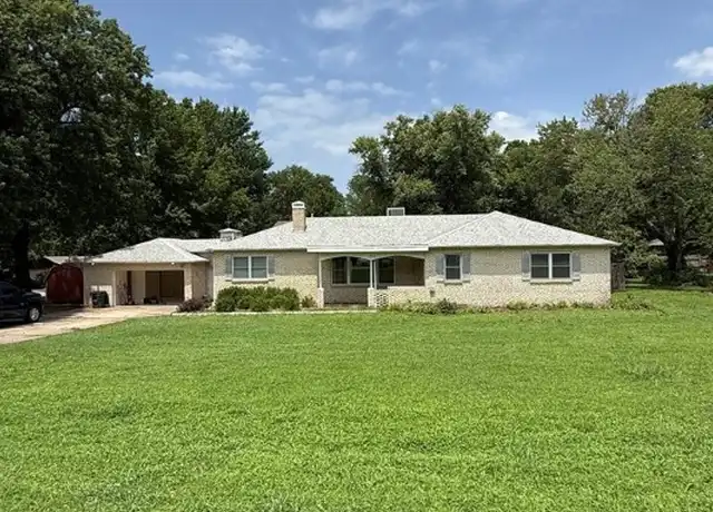 Property at 1918 W Wedington Dr, Fayetteville, AR, 72701, 3 beds, 2 baths, [object Object]