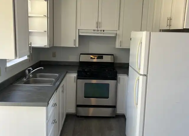 Property at 637 SW 9th St Unit B, Newport, OR, 97365, 2 beds, 1 bath, [object Object]