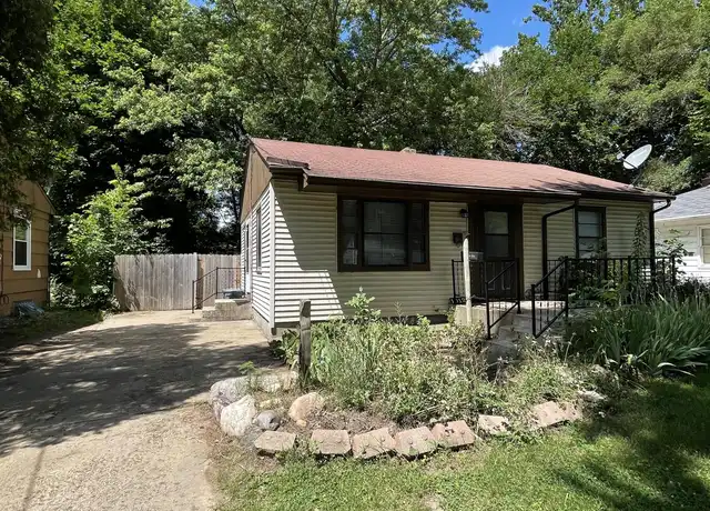 Property at 1012 Oakley Ave Unit 1, Rockford, IL, 61101, 2 beds, 1 bath, [object Object]