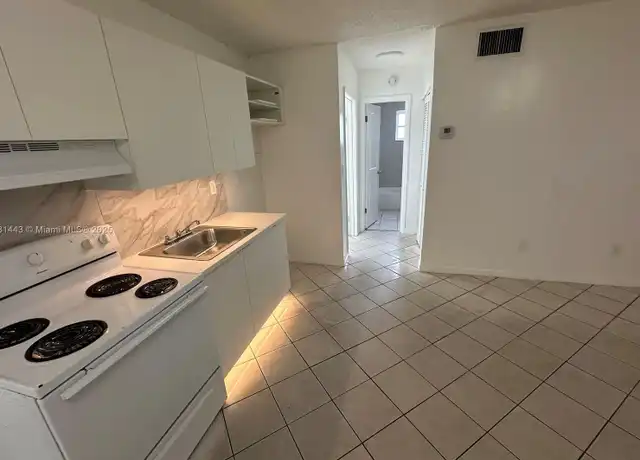 Property at 7841 Johnson St Unit 102, Pembroke Pines, FL, 33024, 2 beds, 1 bath, [object Object]