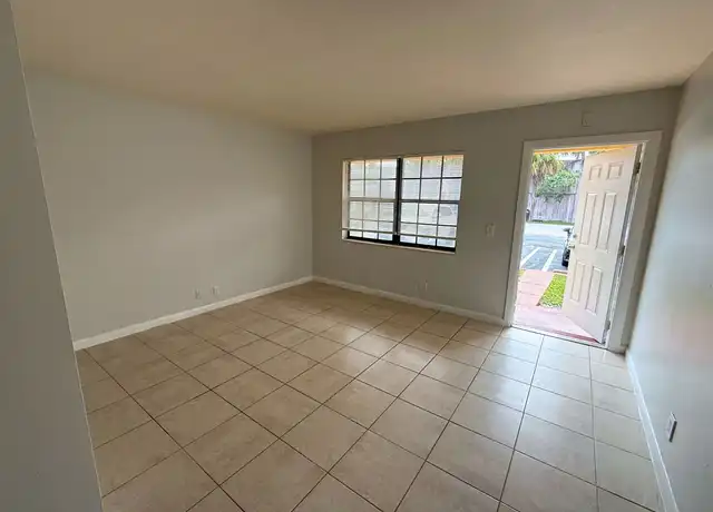 Property at 2918 Jackson St Unit 5, Hollywood, FL, 33020, 1 bed, 1 bath, [object Object]