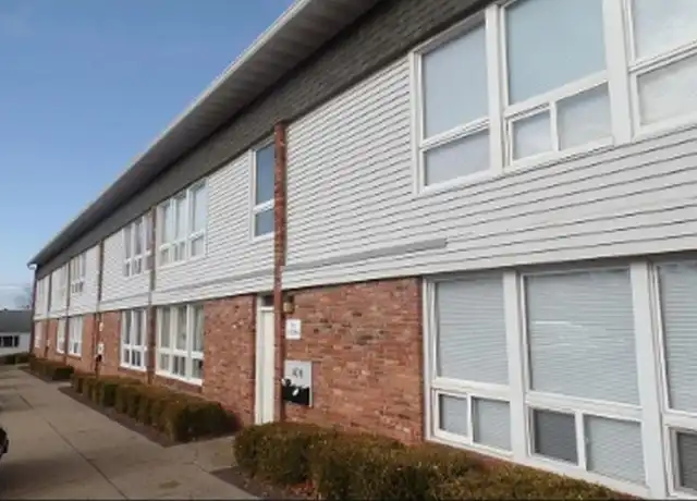 Property at 400 Herman St Unit 17, Pekin, IL, 61554, 2 beds, 1 bath, [object Object]
