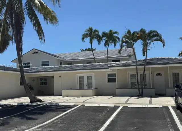 Property at 2724 NE 15th St Unit 4, Fort Lauderdale, FL, 33304, 2 beds, 2 baths, [object Object]