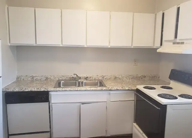 Photo of 1910 S Cobb Dr SE, Marietta, GA 30060