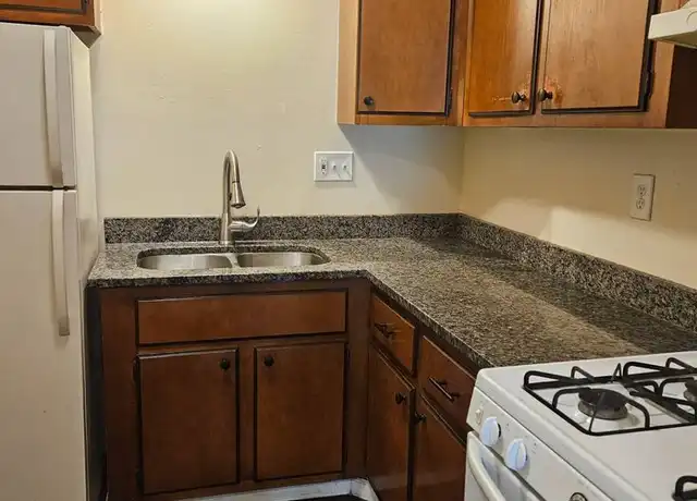 Property at 3627 N Rockton Ave Unit 3627-302, Rockford, IL, 61103, 1 bed, 1 bath, [object Object]