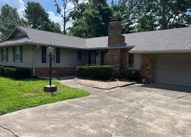 Property at 2302 E Seminole St, Springfield, MO, 65804, 3 beds, 1.5 baths, [object Object]