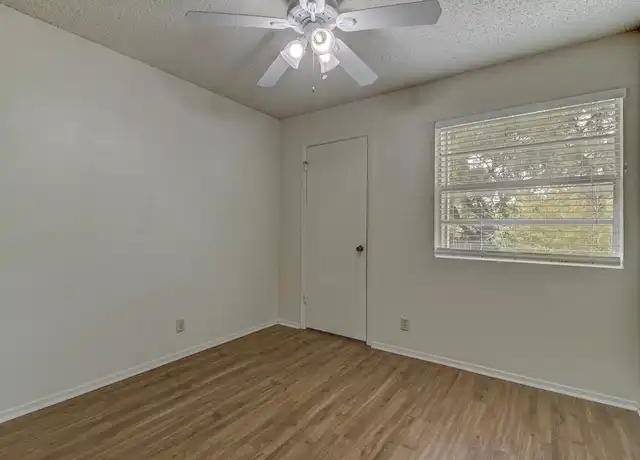 Property at 400 Hedgewood Dr, Georgetown, TX, 78628, 2 beds, 1 bath, [object Object]