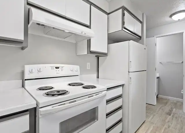 Property at 14354 E Burnside St, Portland, OR, 97233, 2 beds, 1 bath, [object Object]