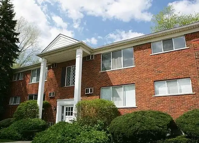 Property at Elmwood Manor Apartments - 470 E Elmwood Ave, Clawson, MI, 48017, 1 bed, 1 bath, [object Object]